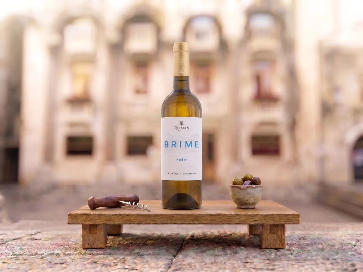 Pošip Rizman eco, 0.75 l bottle on Peristil Square, Café & Restaurant Lvxor Split